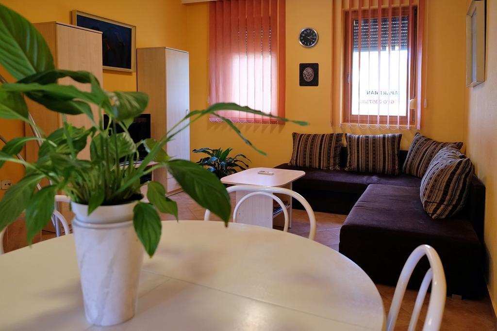 Var-Torony Apartman Дьюла Экстерьер фото
