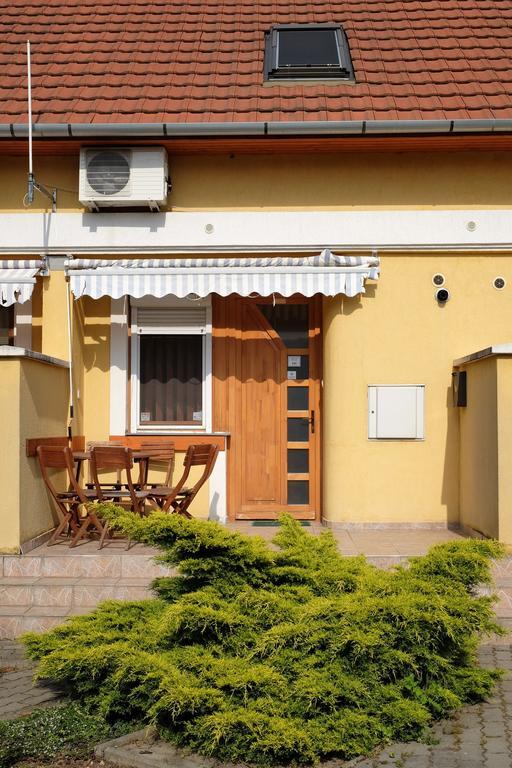 Var-Torony Apartman Дьюла Экстерьер фото